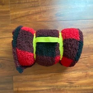 american eagle black and red plaid blanket